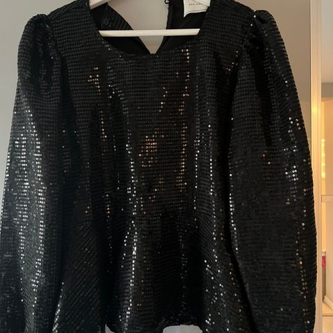 Neo Noir Sequins top