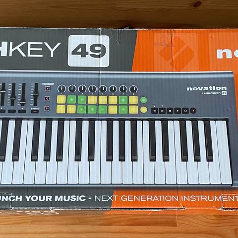 Novation Launchkey 49 mk1 - MIDI Keyboard