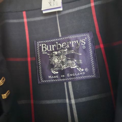 Vintage burberry trenchcoat