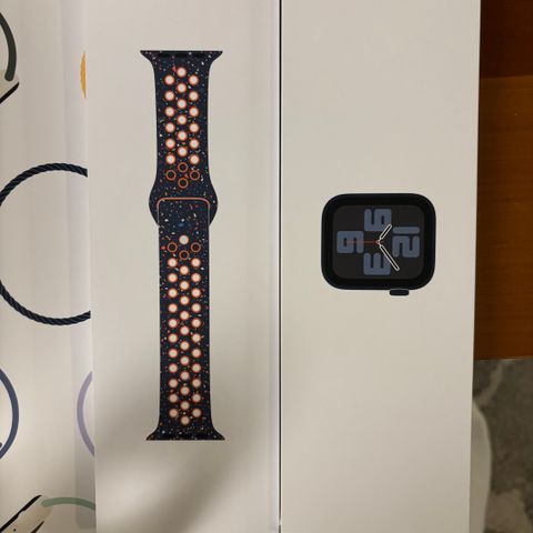 Apple Watch SE Nike Edition Gen 2. 40mm