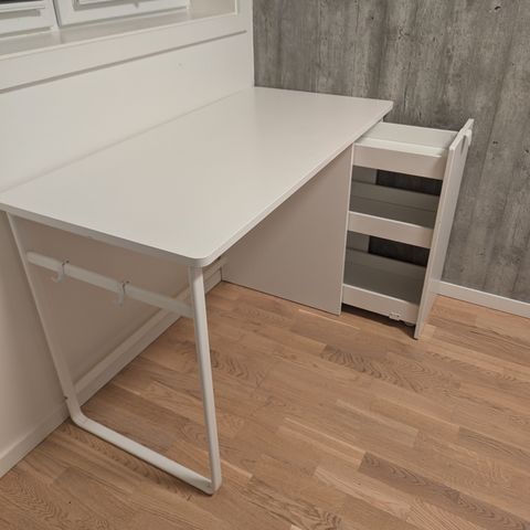 Skrivebord fra IKEA