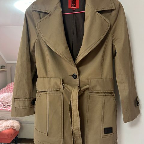 trenchcoat fra Pedro del Hierro.