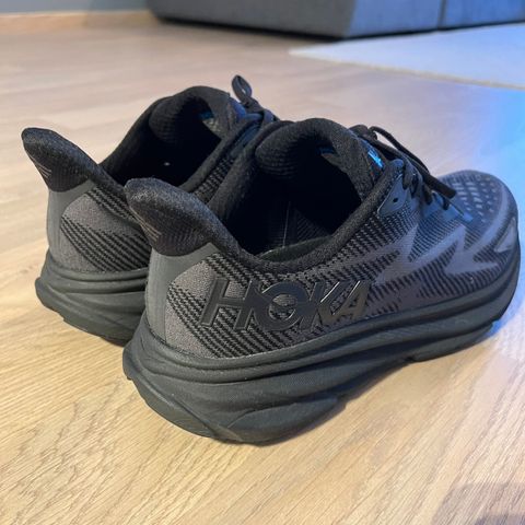 Hoka clifton 9 svart str 46