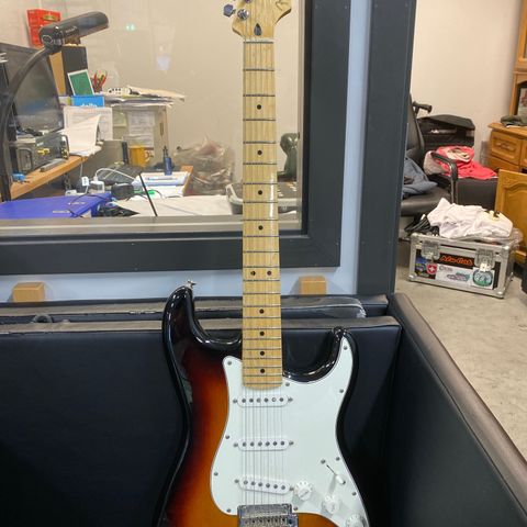 Fender Stratocaster ( Mexico)