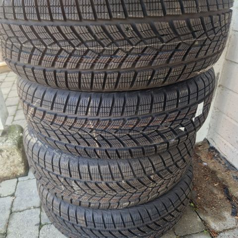 Vinterdekk  225/65 R17 M+S