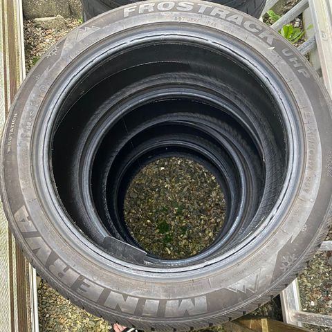 Vinterdekk 215/50 R17