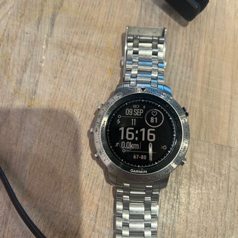 RESERVERT Brukt Garmin fēnix Chronos selges