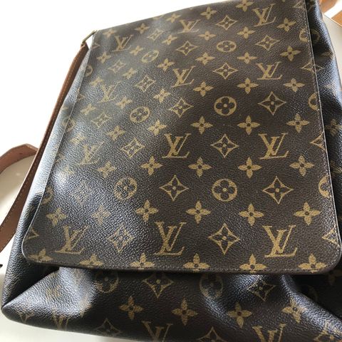 Louis Vuitton crossover/cross body