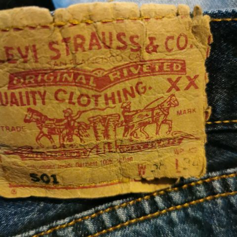 Litt slitt levis 501 w 38 l 34