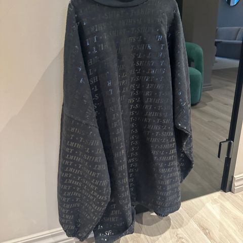 Balenciaga swether st M ny ubrukt, ny pris var 11 500,-