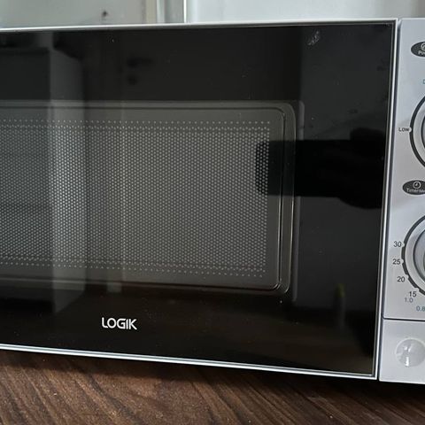 Logik microwave oven