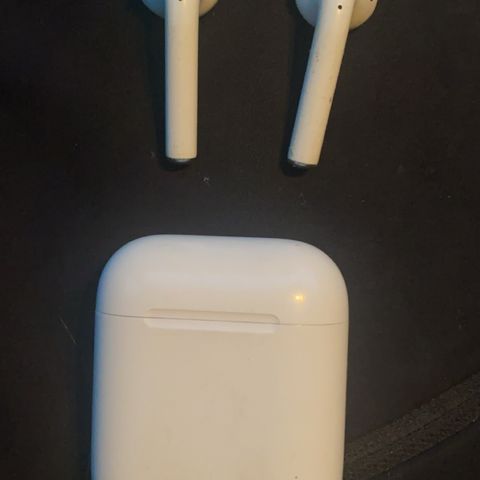 AirPods