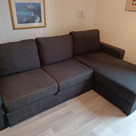 Sovesofa m. lagringsplass for sengetøy