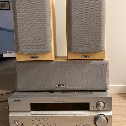 Pioneer VSX-415 forsterker med 3x Tannoy høyttalere GIS BORT