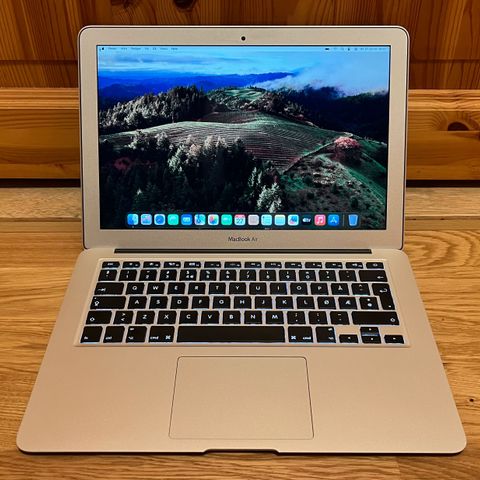 Apple MacBook Air 13" (Mid 2012) med macOS Sonoma 14.6