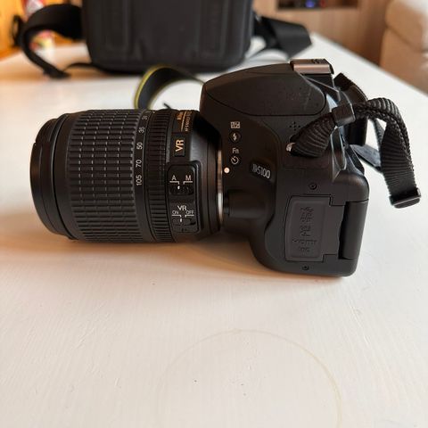 Nikon D-5100 digitalt speilrefleks  med zoom-objektiv og foto veske