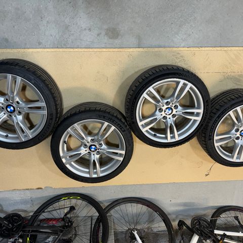 18’’ F31 felger med Michelin pilot sport dekk