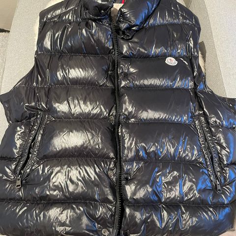 Moncler vest sort str 7 XL/XXL