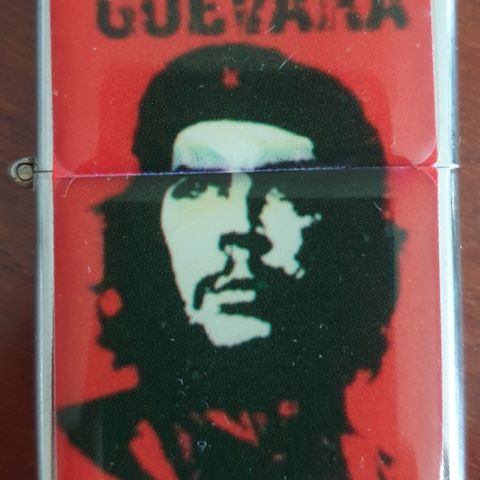 Che Guevara  - flott bensinlighter. Veldig god stand.