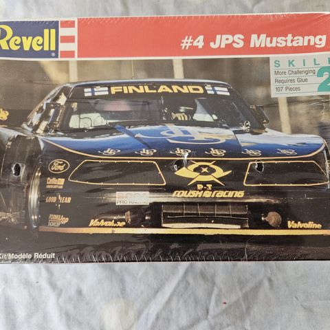 #88. 1990 #4 JPS Mustang plastbyggesett