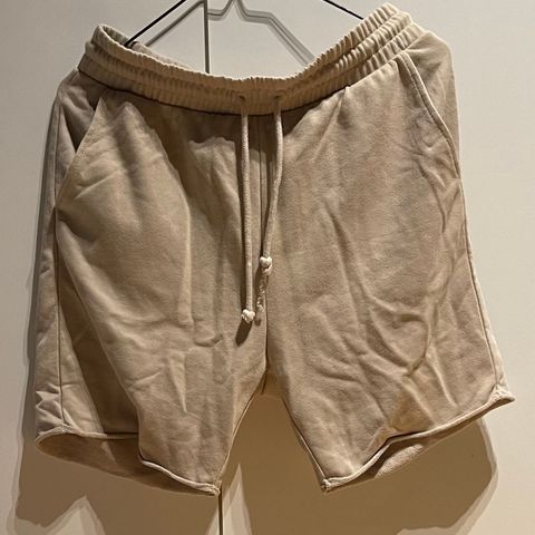 Beige shorts fra H&M