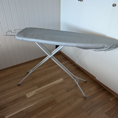 Strykebrett - free ironing board