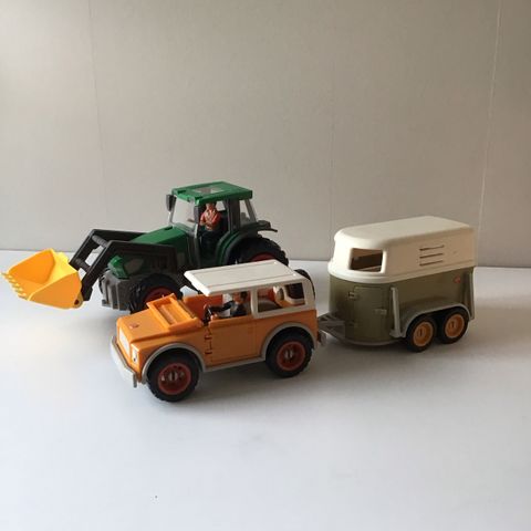 Schleich traktor /Jeep med hestevogn