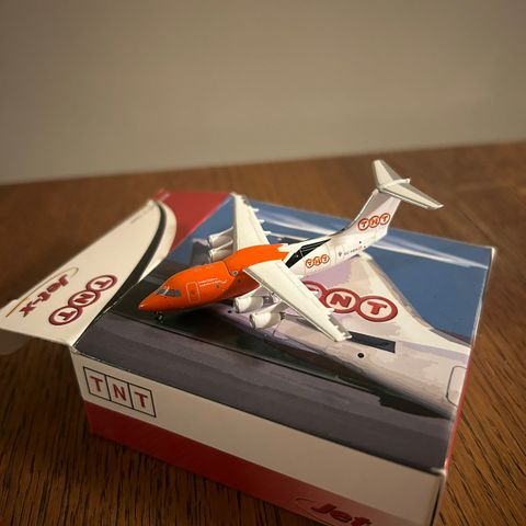 TNT BAe 146F 1:400