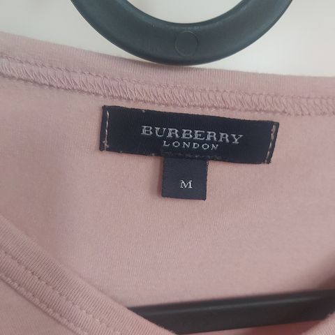 Fin BURBERRY beige T-skjorte. Topp. Stretch.