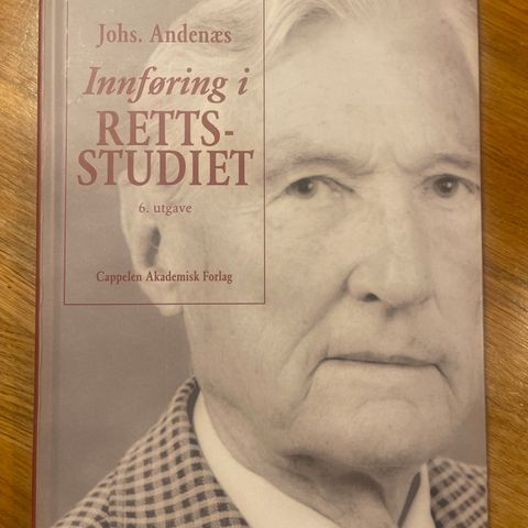 Innføring i rettsstudiet. Johs. Andenæs