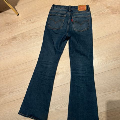 Levis jeans sleng str 140