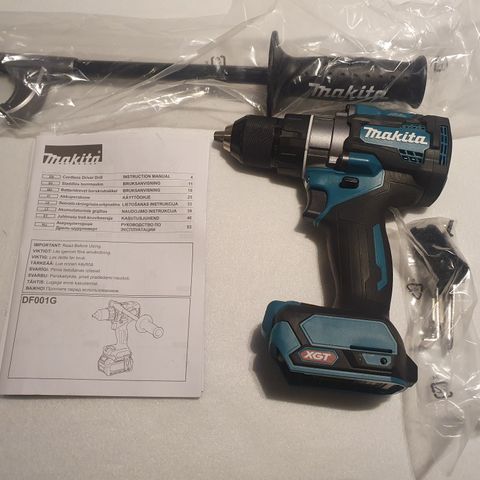 NY...  Makita XGT Borakrutrekker   U/ batteri og lader.