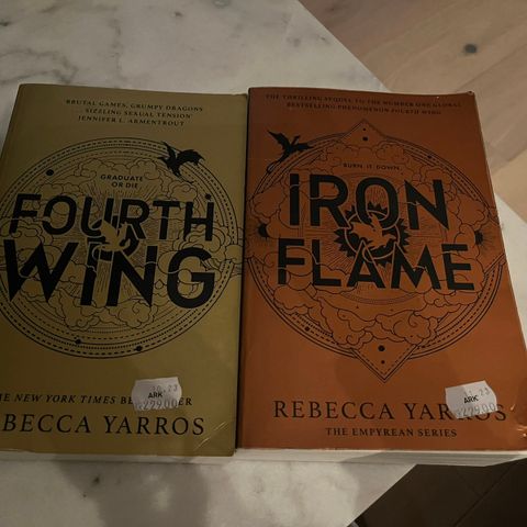 Iron Flame bøker av Rebecca Yarros