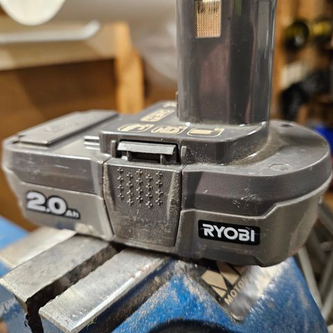 RYOBI ONE+ 18V 2Ah batteri selges