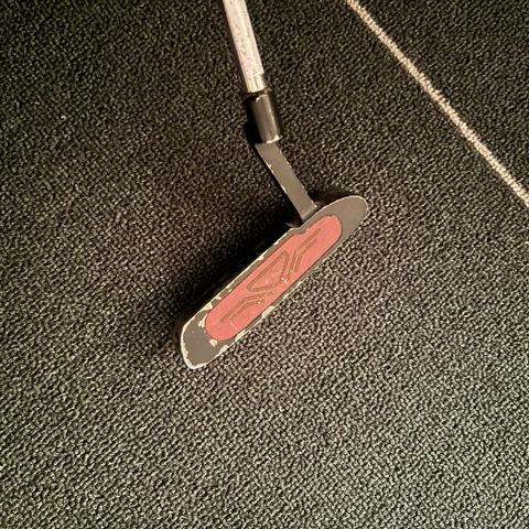 Wilson deep red putter