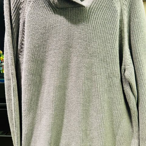 Stilig tidløs GAP genser med Turtleneck og lange armer. Helt Ny fra USA !