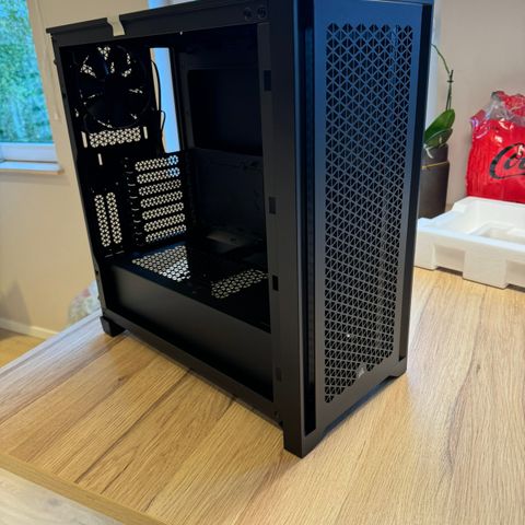 Corsair 4000D Airflow selges uten glasspanelet.