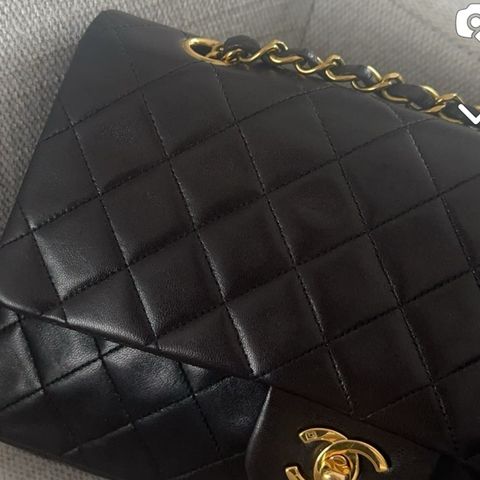 Chanel medium flap