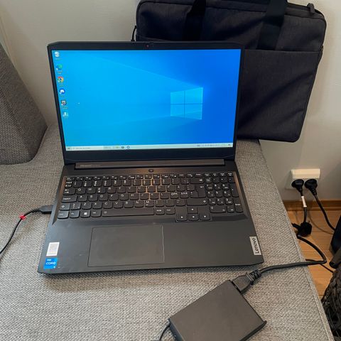 2 år gammel Lenovo ideapad 3 gaming laptop selges