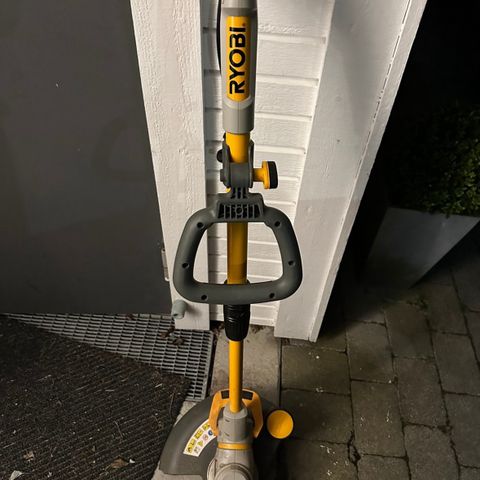 Ryobi kantklipper - trenger ny tråd