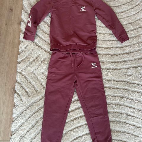 Hummel joggedress str 128