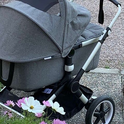 Komplett Bugaboo Fox 2 vogn med Voksi Urban vognpose