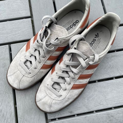 Adidas München selges