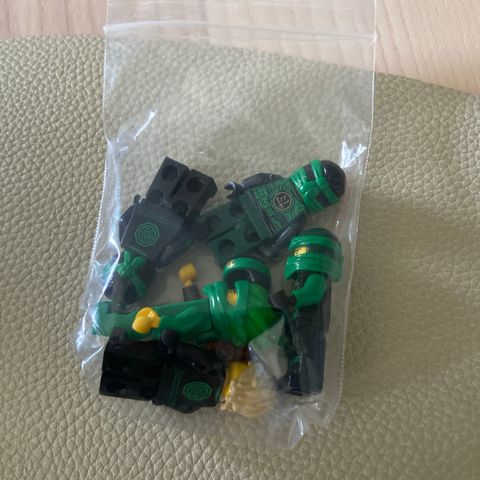 Selger mine ninjago Lloyd figurer