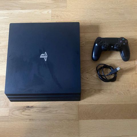 Playstation 4 pro and pc screen