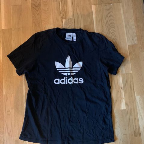 Adidas T-skjorte i str. m