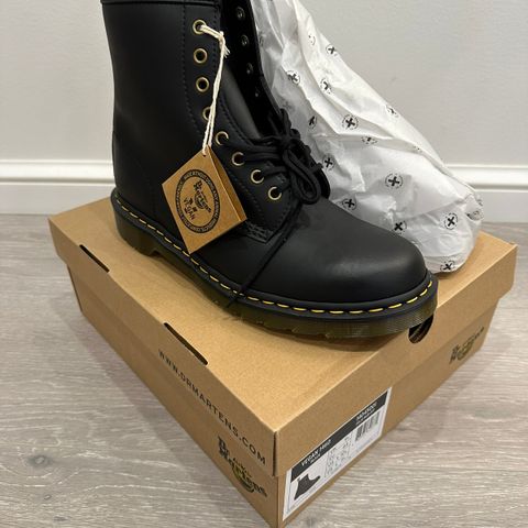 Dr. Martens str 44 ubrukt med kvittering