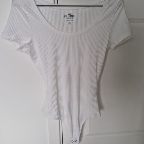 Hvit bodysuit selges billig (Medium)