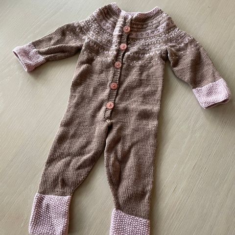 Strikket babydress 3-6 mnd