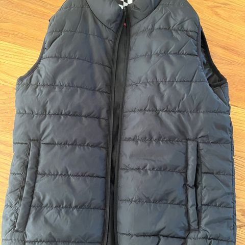 Svart vest str 150